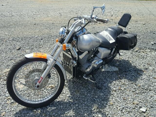 JH2RC53038K110006 - 2008 HONDA VT750 C2 SILVER photo 2