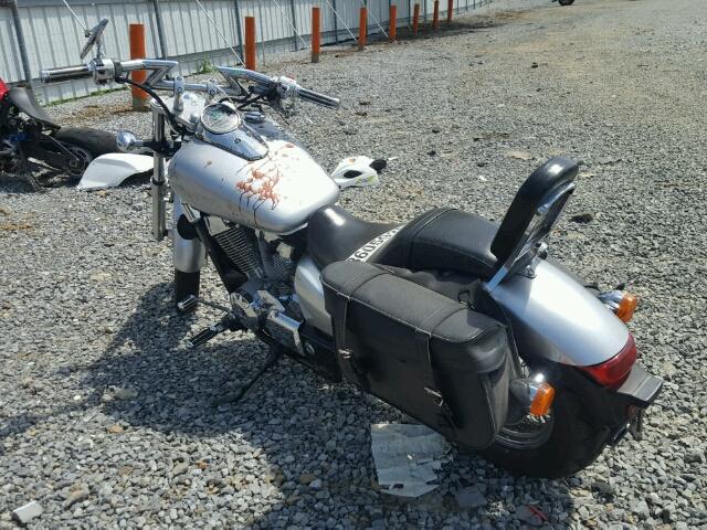 JH2RC53038K110006 - 2008 HONDA VT750 C2 SILVER photo 3