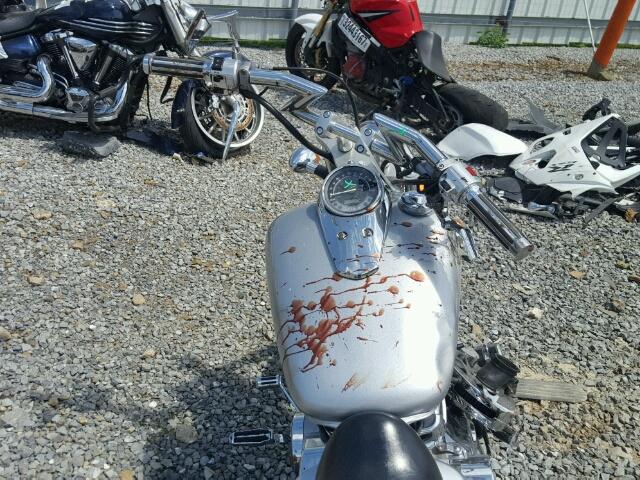 JH2RC53038K110006 - 2008 HONDA VT750 C2 SILVER photo 5