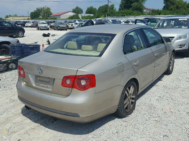 3VWSF71K35M613487 - 2005 VOLKSWAGEN NEW JETTA BEIGE photo 4