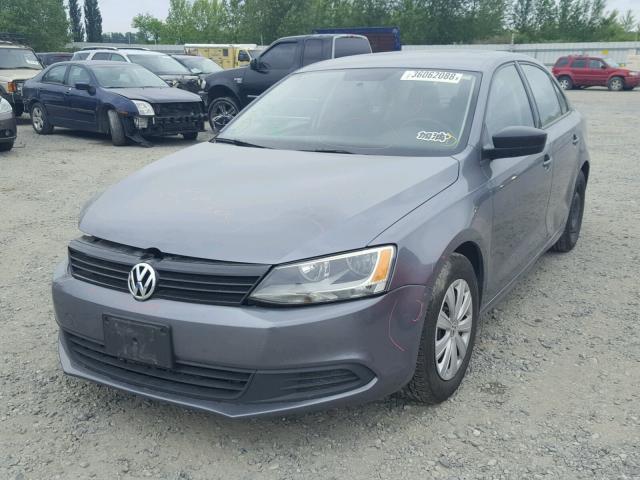 3VW2K7AJ9EM249126 - 2014 VOLKSWAGEN JETTA BASE GRAY photo 2