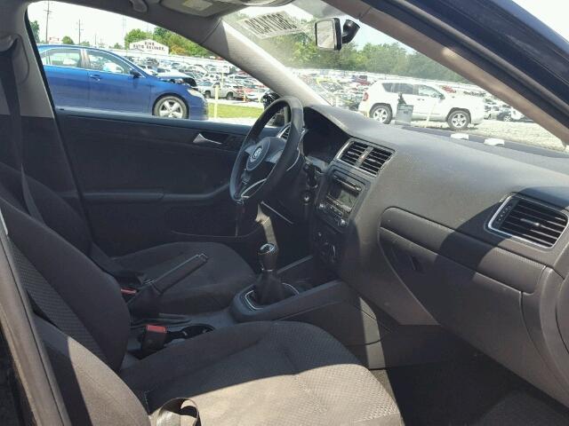 3VW1K7AJ9EM324239 - 2014 VOLKSWAGEN JETTA BASE Սև լուսանկար 5