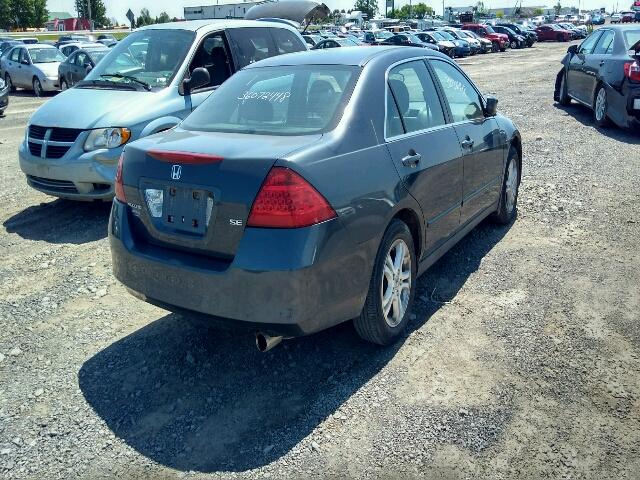 1HGCM55376A800784 - 2006 HONDA ACCORD SE BLUE photo 4