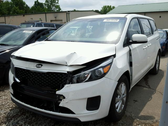 KNDMA5C17G6150033 - 2016 KIA SEDONA L WHITE photo 2