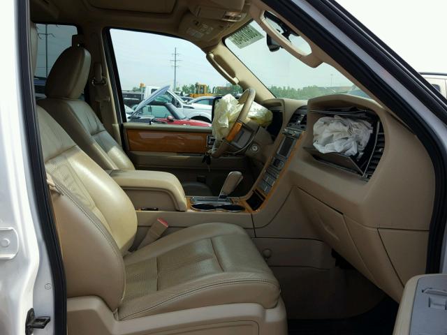 5LMJJ2J56AEJ00429 - 2010 LINCOLN NAVIGATOR WHITE photo 5