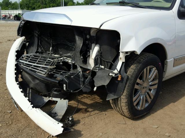 5LMJJ2J56AEJ00429 - 2010 LINCOLN NAVIGATOR WHITE photo 9