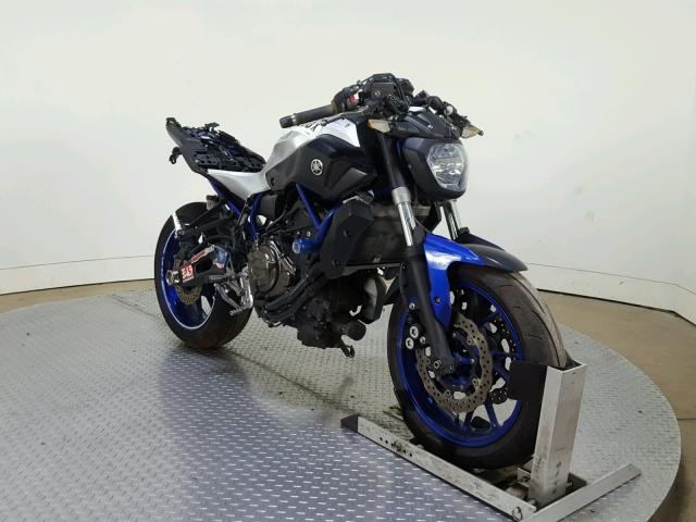 JYARM06E2GA006610 - 2016 YAMAHA FZ07 TWO TONE photo 2