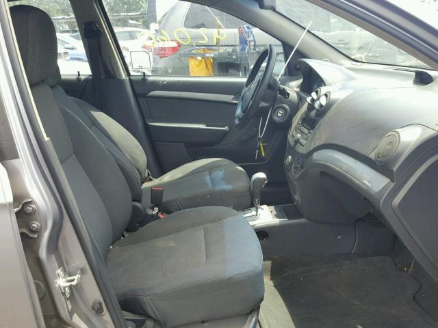 KL1TD5DE8AB118038 - 2010 CHEVROLET AVEO LS GRAY photo 5