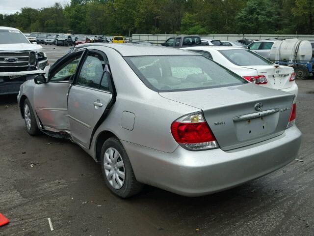 4T1BE32K05U562499 - 2005 TOYOTA CAMRY LE SILVER photo 3