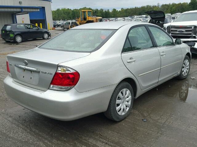 4T1BE32K05U562499 - 2005 TOYOTA CAMRY LE SILVER photo 4