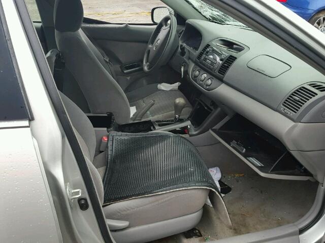 4T1BE32K05U562499 - 2005 TOYOTA CAMRY LE SILVER photo 5