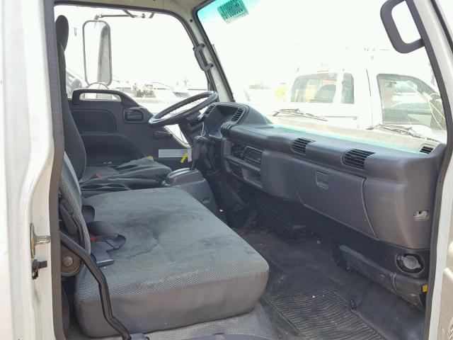 JALC4B16957003136 - 2005 ISUZU NPR WHITE photo 5