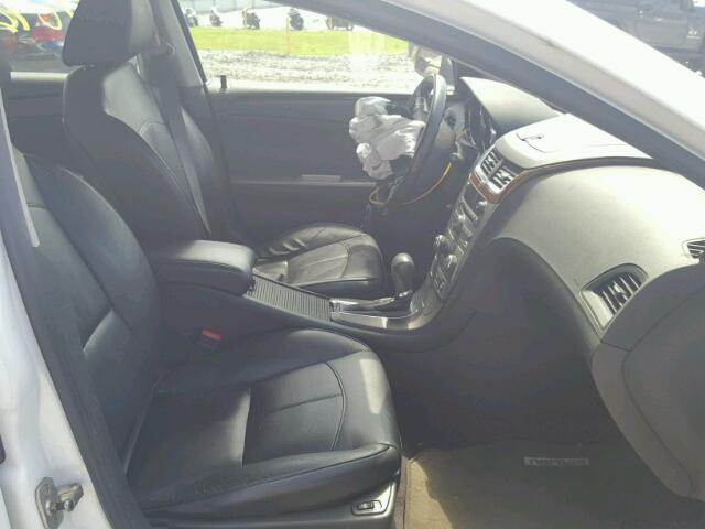 1G1ZE5E05AF324907 - 2010 CHEVROLET MALIBU LTZ 白色 照片 5