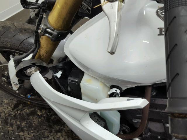 ZDCSC6018DF210305 - 2013 HONDA CB1000 R WHITE photo 12