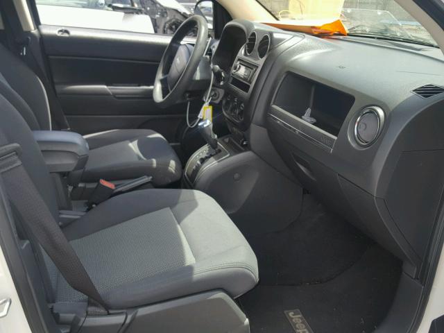 1J4FT47A19D217242 - 2009 JEEP COMPASS SP WHITE photo 5