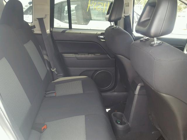 1J4FT47A19D217242 - 2009 JEEP COMPASS SP WHITE photo 6