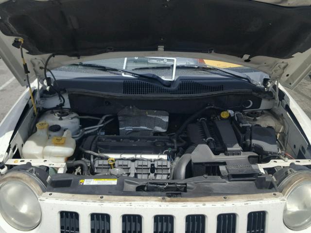 1J4FT47A19D217242 - 2009 JEEP COMPASS SP WHITE photo 7