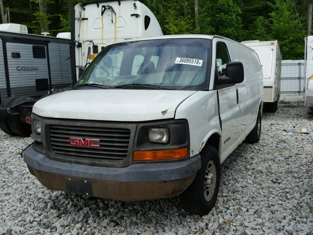 1GTHG39U931222847 - 2003 GMC SAVANA G35 WHITE photo 2