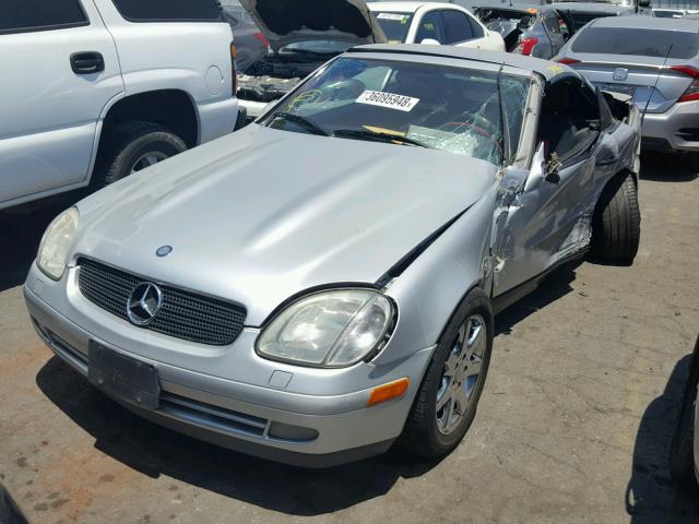 WDBKK47F3WF067457 - 1998 MERCEDES-BENZ SLK 230 KO SILVER photo 2