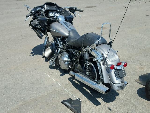 1HD1KHC14HB660400 - 2017 HARLEY-DAVIDSON FLTRX 银色 照片 3