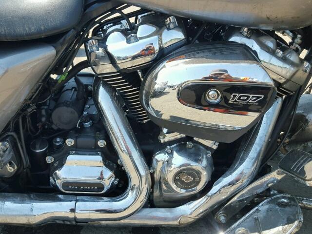 1HD1KHC14HB660400 - 2017 HARLEY-DAVIDSON FLTRX SILVER photo 7