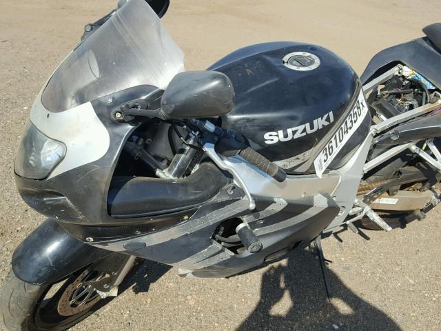 JS1GN7BA532104405 - 2003 SUZUKI GSX-R600 BLACK photo 9