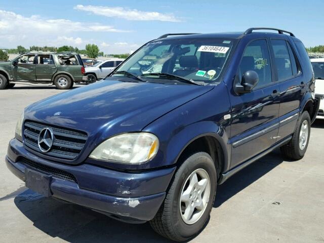 4JGAB54E4XA136004 - 1999 MERCEDES-BENZ ML 320 BLUE photo 2