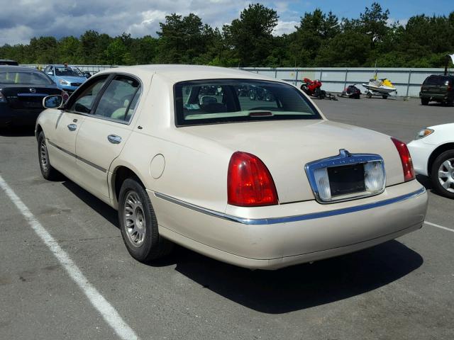 1LNHM83W1YY928155 - 2000 LINCOLN TOWN CAR C TAN photo 3