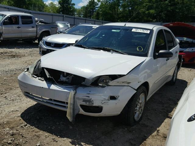 1FAFP34N37W251329 - 2007 FORD FOCUS ZX4 WHITE photo 2