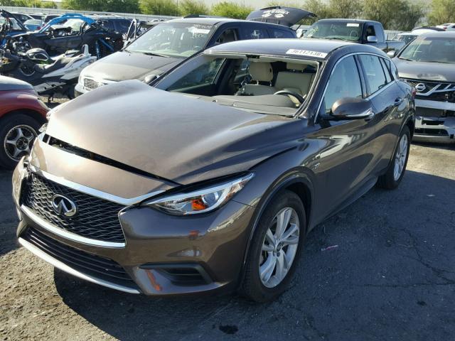 SJKCH5CP7JA043335 - 2018 INFINITI QX30 BASE BROWN photo 2