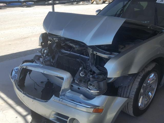 2C3LA63H16H341267 - 2006 CHRYSLER 300C SILVER photo 9