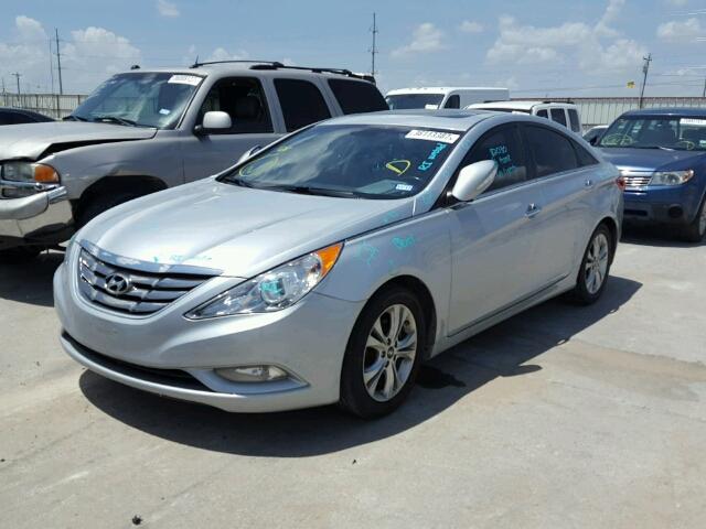 5NPEC4AC8DH556790 - 2013 HYUNDAI SONATA SILVER photo 2