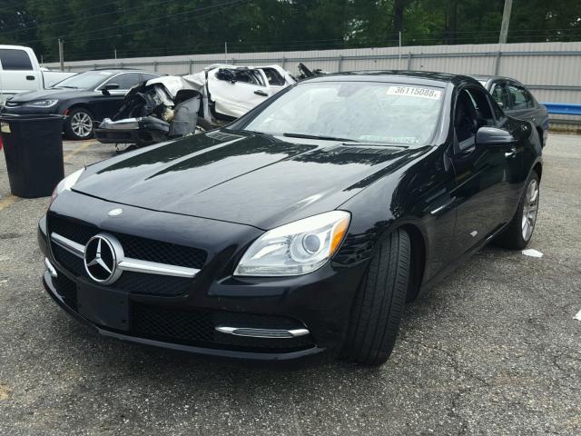 WDDPK3JAXGF123285 - 2016 MERCEDES-BENZ SLK 300 BLACK photo 2