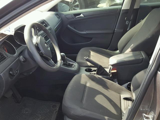 3VW2K7AJXFM423772 - 2015 VOLKSWAGEN JETTA BASE 灰色 照片 5