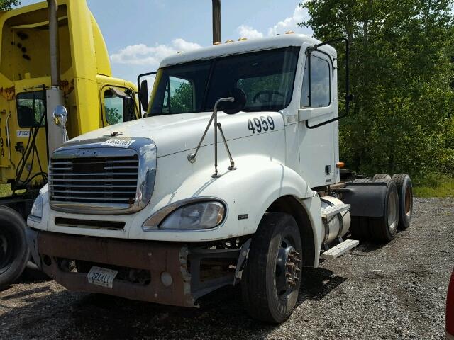 1FUJA6CV94LL97510 - 2004 FREIGHTLINER CONVENTION YELLOW photo 2