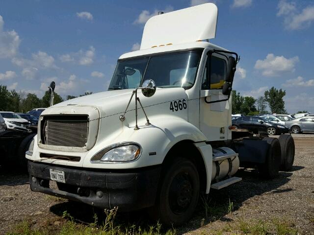 1FUJA6CV44LL97429 - 2004 FREIGHTLINER CONVENTION YELLOW photo 2