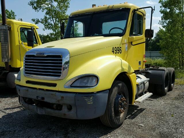 1FUJA6CV24LL96909 - 2004 FREIGHTLINER CONVENTION YELLOW photo 2