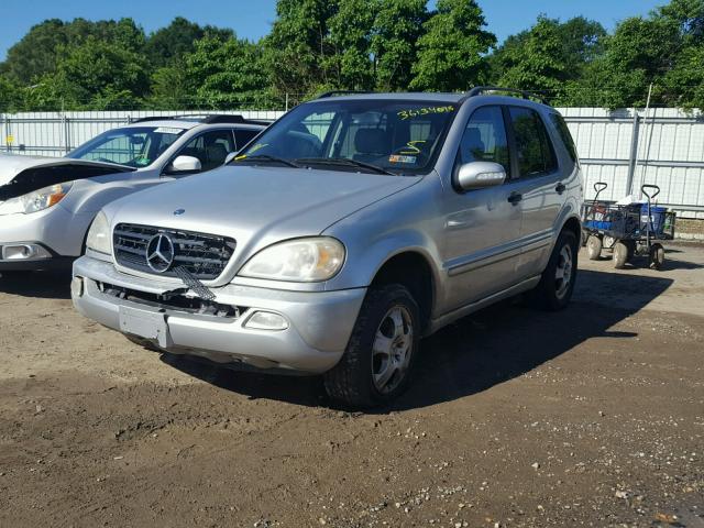 4JGAB57E23A402626 - 2003 MERCEDES-BENZ ML 350 GRAY photo 2