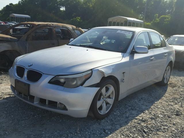 WBANF33566CS34340 - 2006 BMW 525 XI SILVER photo 2