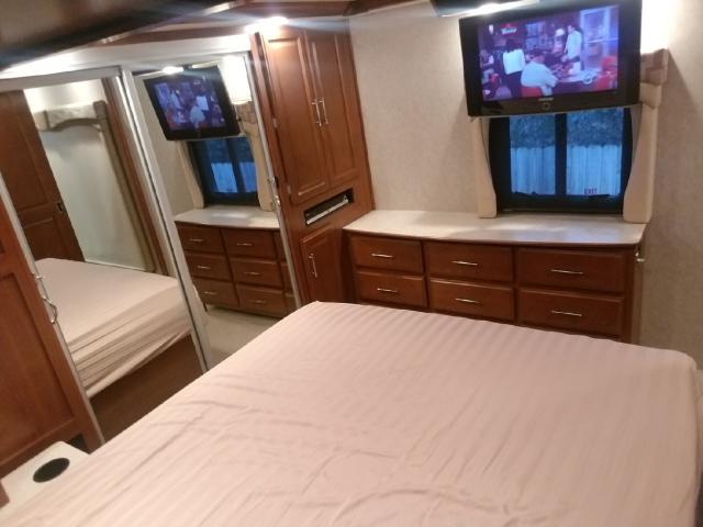 4UZACJDT79CAE3133 - 2009 FREIGHTLINER CHASSIS XC TWO TONE photo 8