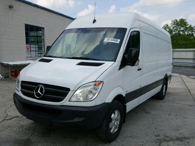 WD3PE8CC2B5524478 - 2011 MERCEDES-BENZ SPRINTER 2 WHITE photo 2