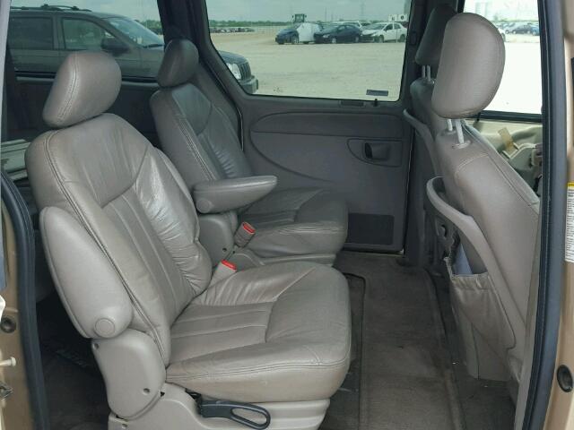 2C8GP54L51R372564 - 2001 CHRYSLER TOWN & COU TAN photo 6