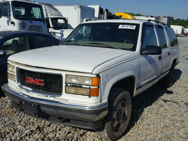 3GKFK16R8WG511996 - 1998 GMC SUBURBAN K WHITE photo 2