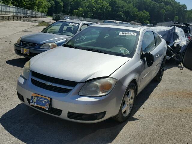 1G1AL12F257608936 - 2005 CHEVROLET COBALT LS SILVER photo 2