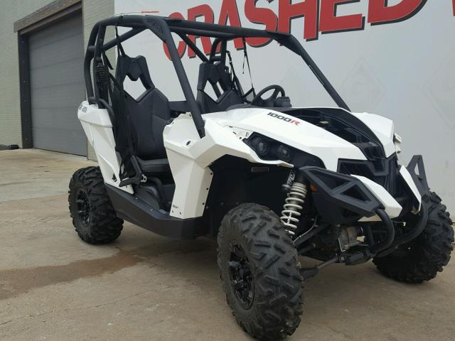 3JBPVAP25GJ001069 - 2016 CAN-AM MAVERICK X WHITE photo 2