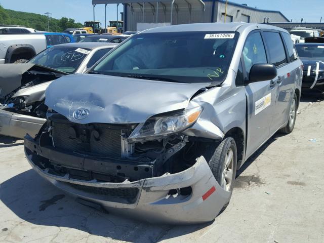 5TDZK3DC6GS720627 - 2016 TOYOTA SIENNA BAS SILVER photo 2