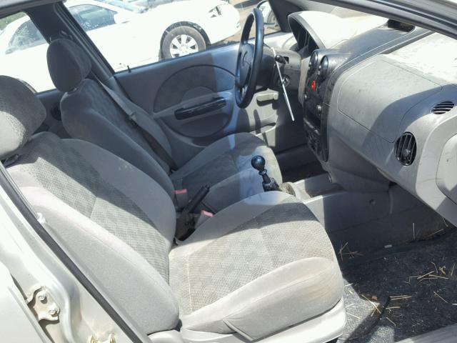 KL1TD52684B255142 - 2004 CHEVROLET AVEO SILVER photo 5