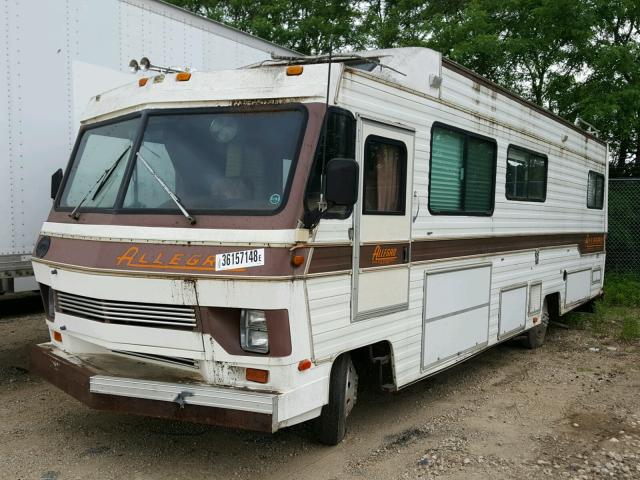 1GBKP37W8J3325628 - 1988 CHEVROLET MOTORHOME WHITE photo 2