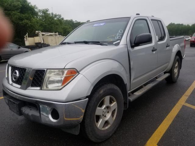 1N6AD07W65C445672 - 2005 NISSAN FRONTIER C SILVER photo 2
