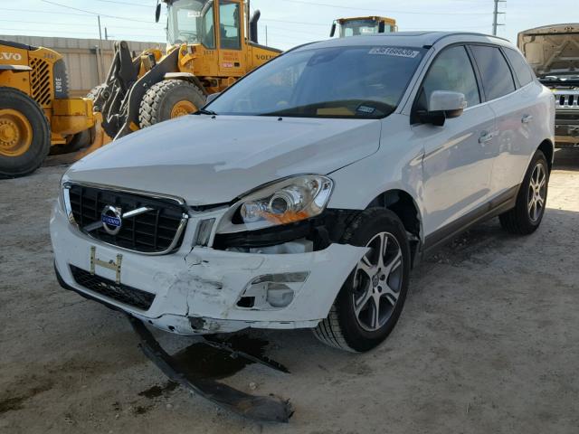 YV4902DZ7D2370493 - 2013 VOLVO XC60 T6 WHITE photo 2